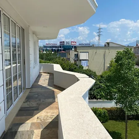 Vila The White Tirana